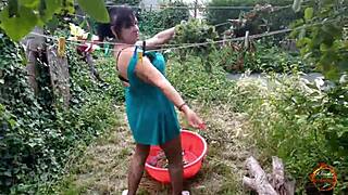 klaudiaambergirl milf plays with neighbor outdoors