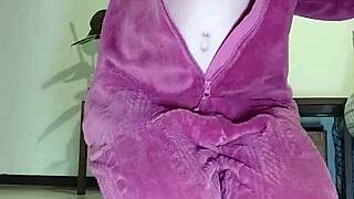 erotic video call with pregnant camgirl