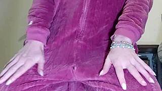 erotic video call with pregnant camgirl