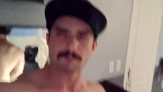 fiz a travesti gozar gostoso com meu pau