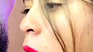 Puta latina tiene un orgasmo increible y recibe leche en su boca