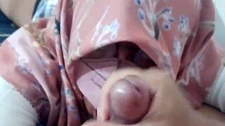 tante riani sepong kontol dan menikmatiny 18+a