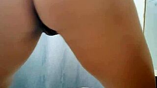 Vazou video of the teen dancing on her webcam
