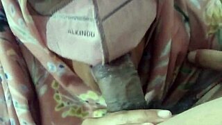 tante riani sepong kontol dan menikmatiny 18+a