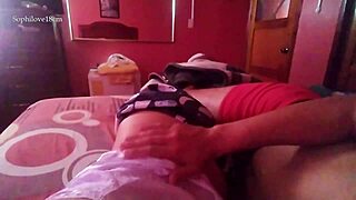 en la cama con mi hermanastra y la dejo follada y con creampie en su coño