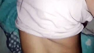 Ayudo a mi hermanastra a masturbarse