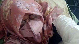 tante riani sepong kontol dan menikmatiny 18+a