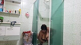Madrasta Shows Her Big Tits In Bath