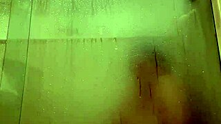 o gerente do motel me espionando pelada no banho