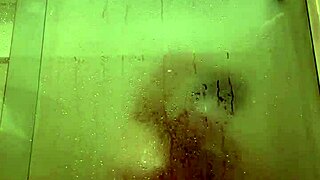 o gerente do motel me espionando pelada no banho