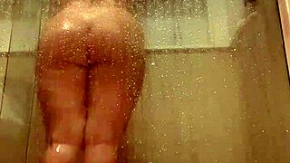 o gerente do motel me espionando pelada no banho