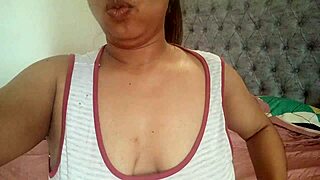 chica universitaria se masturba antes de iniciar a clases