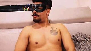 me invitan a su casa para practicar yoga pero solo es una excusa para follar