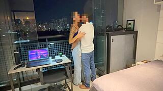 fudeu a cunhada casada no airbnb em uma viagem para sp brasil casada safada conta que e hotwife e o marido cuckold e fode com o cunhado na varanda do predio