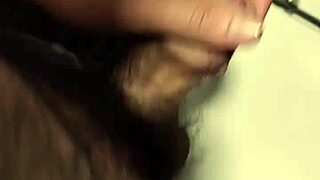 Quick handjob in shopping toilet stall