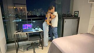 fudeu a cunhada casada no airbnb em uma viagem para sp brasil casada safada conta que e hotwife e o marido cuckold e fode com o cunhado na varanda do predio