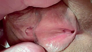 My pink pussy wants your hot cock and cum now 😩