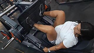 suadinha e bem putinha na academia