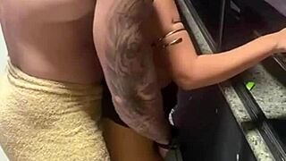 Casada gostosa me fez goza na varanda comendo ela