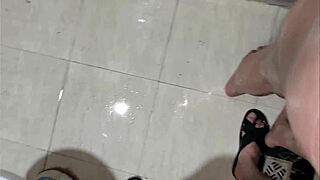 شرموطة متجوزة تخون زوجها مع جارها
