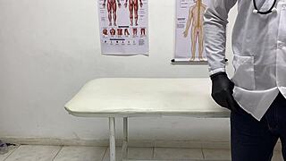 Abuela Puta Es Follada Por El Doctor Pervertido