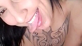 Biamorenamg squirt e muito cuzinho